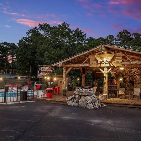 Stonegate Lodge 2 Queen Beds Wifi 50In Roku Tv Salt Water Pool Room #105 Eureka Springs Luaran gambar