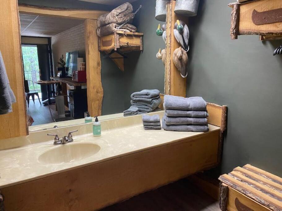 Stonegate Lodge 2 Queen Beds Wifi 50In Roku Tv Salt Water Pool Room #105 Eureka Springs Luaran gambar