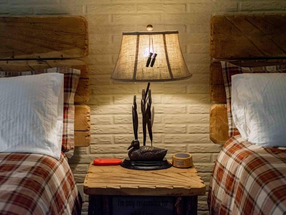 Stonegate Lodge 2 Queen Beds Wifi 50In Roku Tv Salt Water Pool Room #105 Eureka Springs Luaran gambar