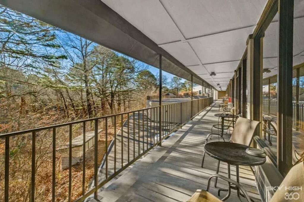 Stonegate Lodge 2 Queen Beds Wifi 50In Roku Tv Salt Water Pool Room #105 Eureka Springs Luaran gambar