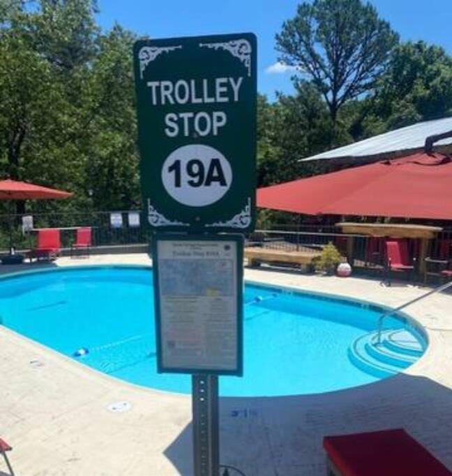 Stonegate Lodge 2 Queen Beds Wifi 50In Roku Tv Salt Water Pool Room #105 Eureka Springs Luaran gambar