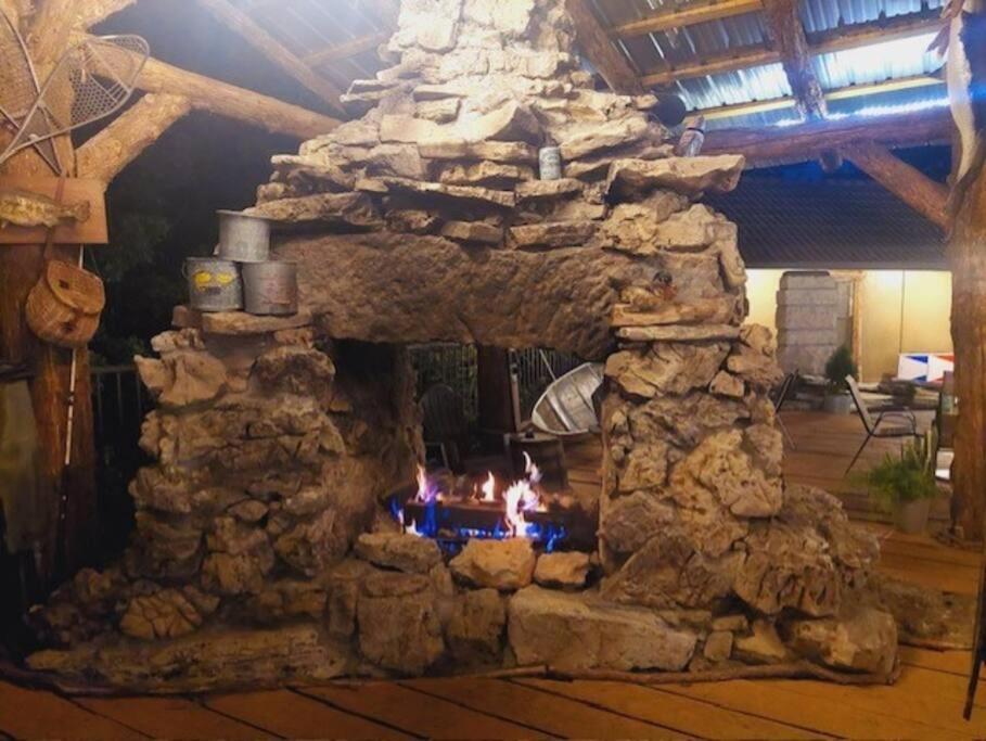 Stonegate Lodge 2 Queen Beds Wifi 50In Roku Tv Salt Water Pool Room #105 Eureka Springs Luaran gambar