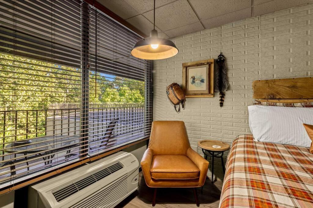 Stonegate Lodge 2 Queen Beds Wifi 50In Roku Tv Salt Water Pool Room #105 Eureka Springs Luaran gambar